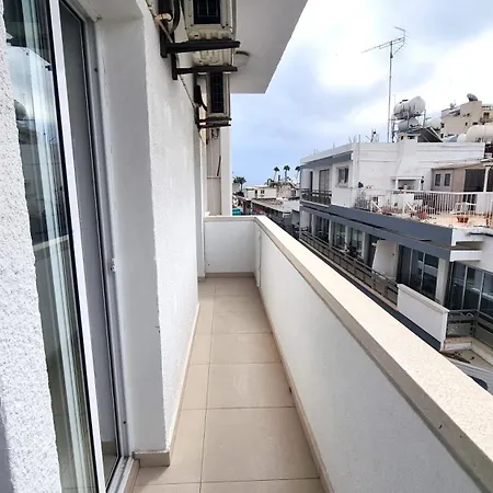 Center: Your Urban Retreat- 100m To The דירה