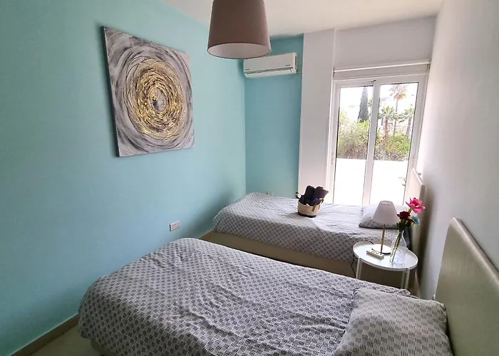 Center: Your Urban Retreat- 100m To The Lárnaca