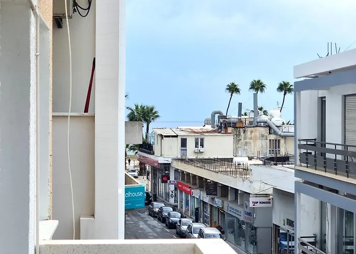 Center: Your Urban Retreat- 100m To The Lárnaca